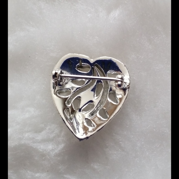 Rhinestone Heart Brooch Pin - Picture 3 of 8